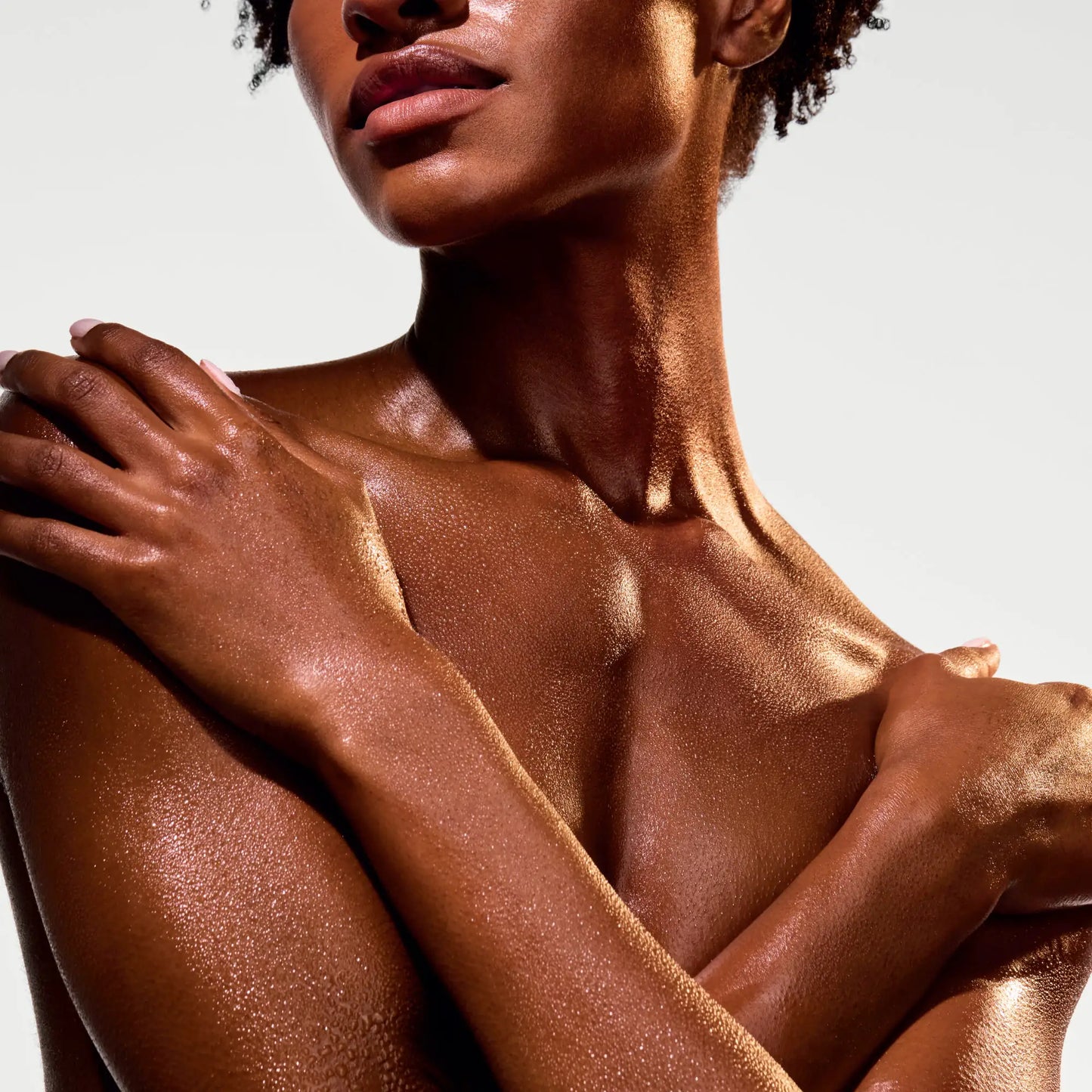the-glow-getter-multi-oil-body-scrub-m0 NATR-40028-Alt-Image-The_Glow_Getter_Multi-Oil_Body_Scrub-06_1.webp